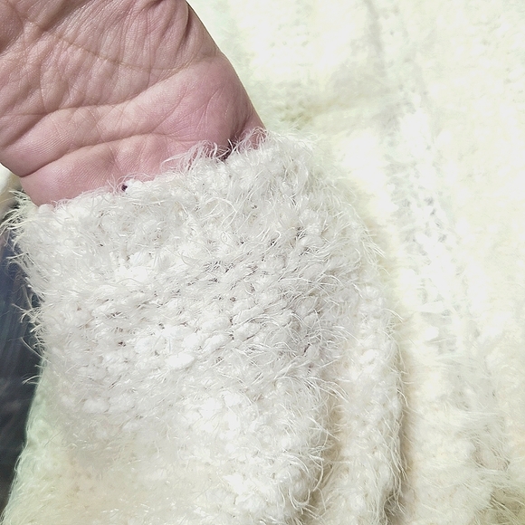 White long fuzzy cardigan - Picture 5 of 7